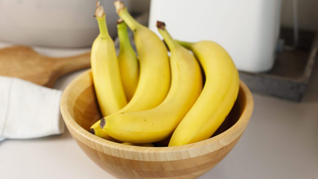 As bananas são ricas em potássio e fibras.