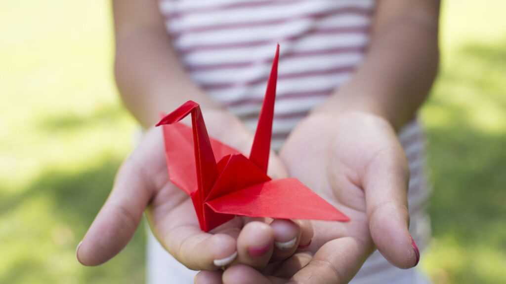 Origami é uma técnica tradicional japonesa.
