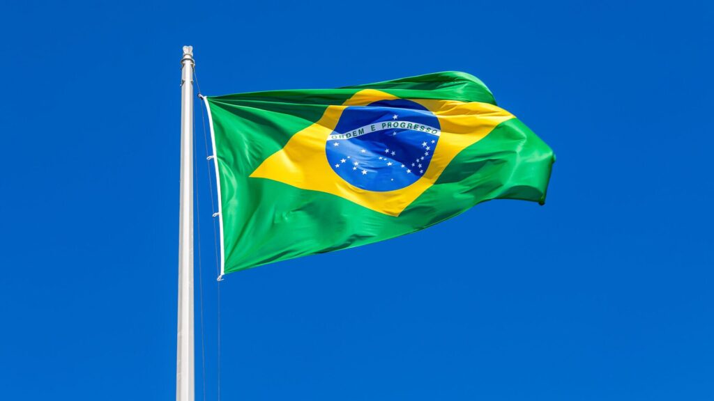 Os brasileiros veem sua bandeira como um símbolo de orgulho.