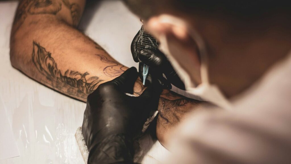 Você pode tatuar praticamente qualquer coisa. Mas nenhum tatuador aprovará essas coisas