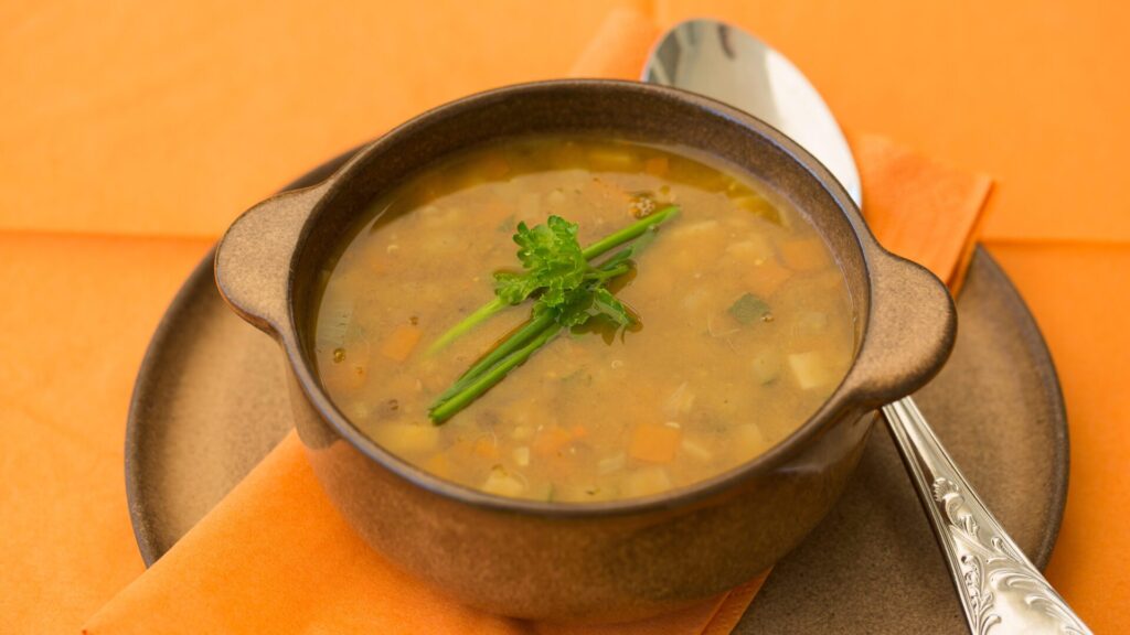 A sopa de ervilha pode ser preparada de várias maneiras. No entanto, a tradicional polonesa é uma das mais populares do país.