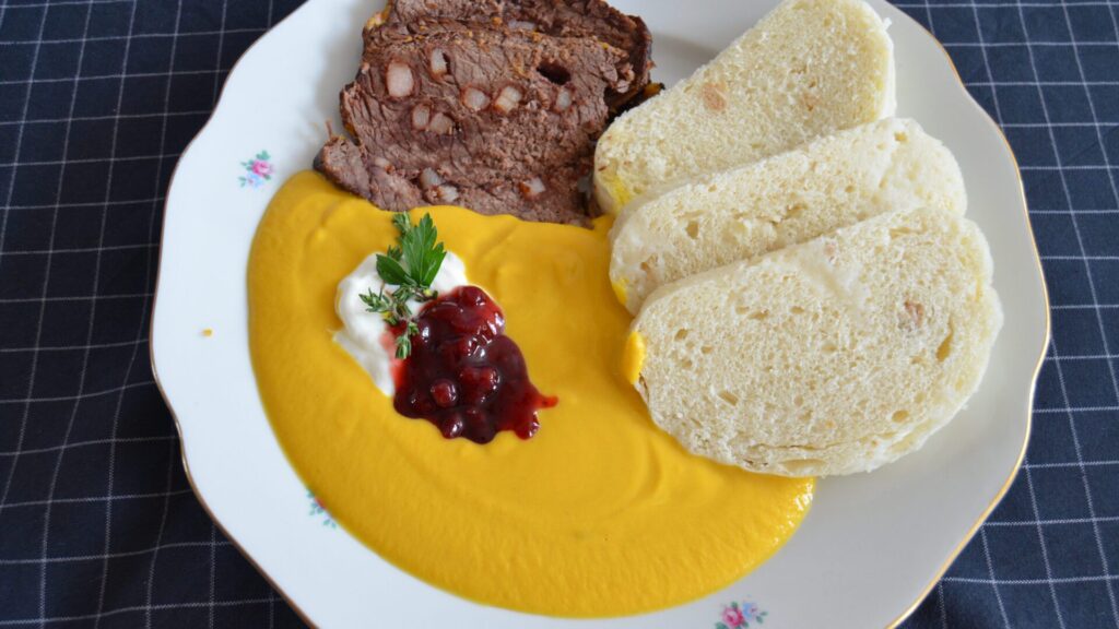 Alimentos que parecem comuns para os tchecos. Para os estrangeiros, uma experiência culinária