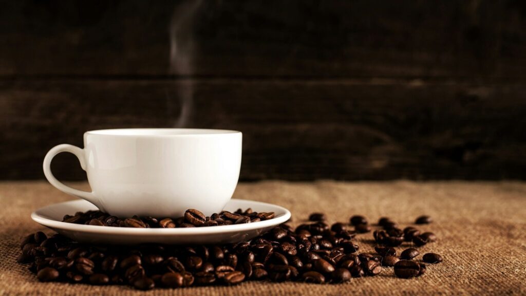 Você gosta de café, mas não sabe como substituí-lo em sua dieta? Que tal experimentar um café feito de leguminosas?