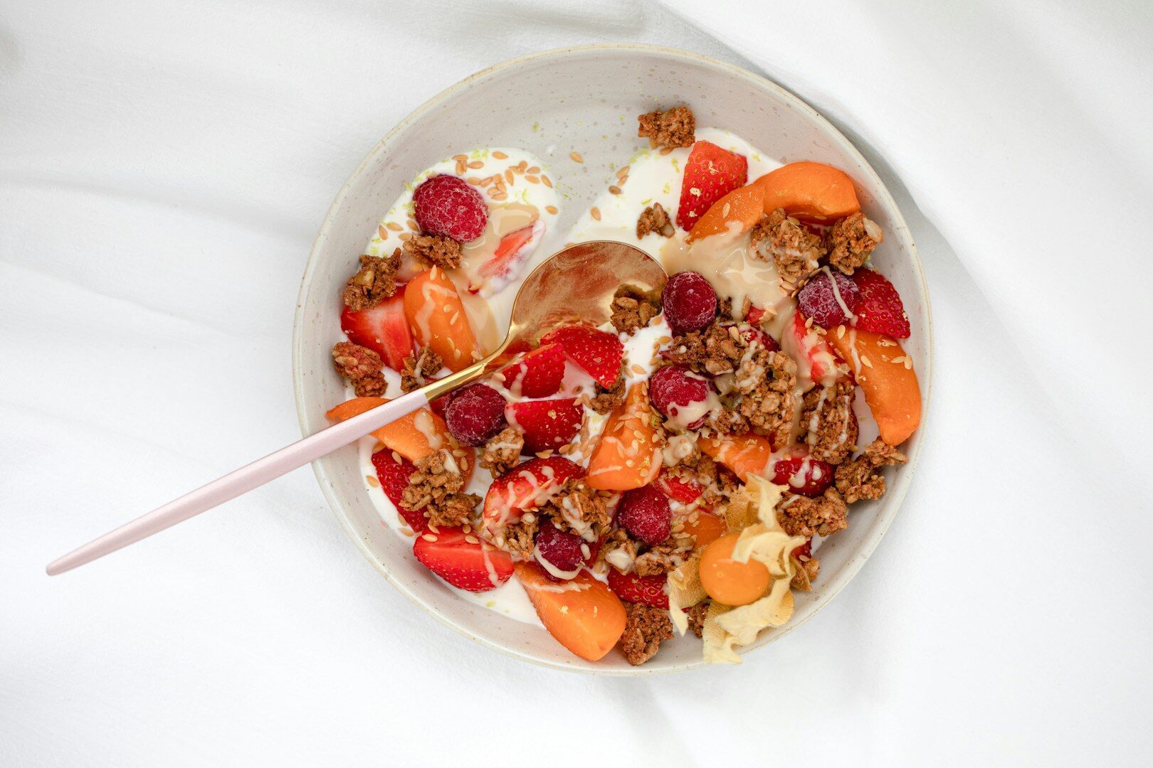 A combinação de farinha de aveia e linhaça não precisa ser uma boa escolha apenas com iogurte e frutas. Você também pode adicioná-las a um copo de água.