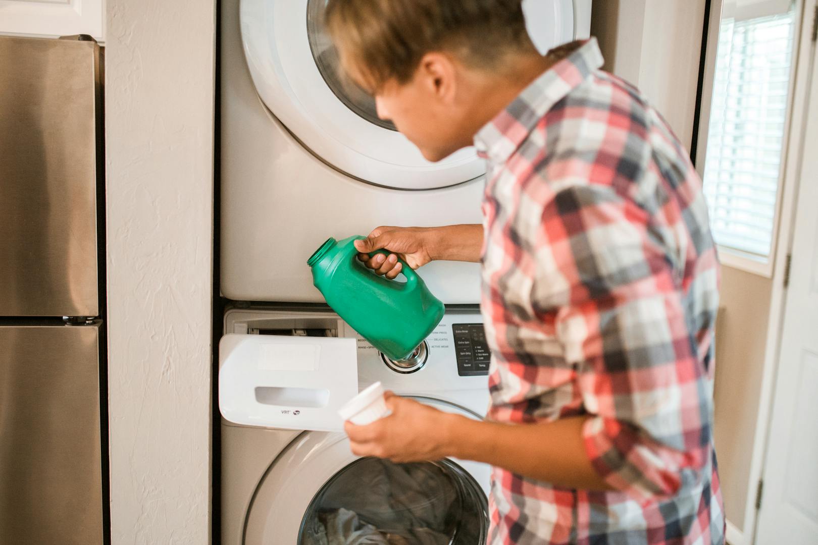 A máquina de lavar tem um compartimento para o amaciante de roupas. Mas será que essa é realmente a melhor maneira de adicioná-lo durante a lavagem?