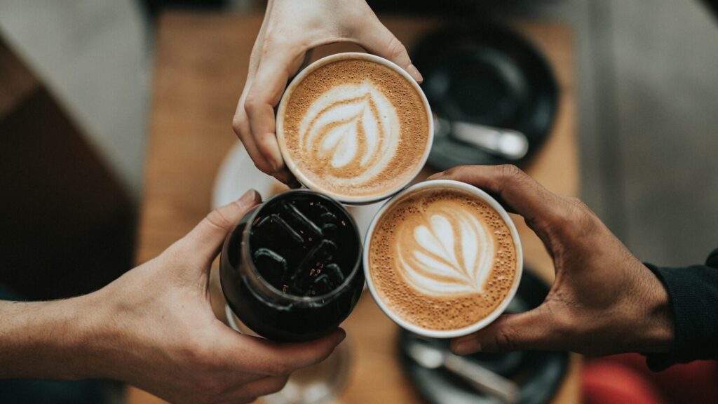 O café está sendo examinado por cientistas: beba-o de uma forma que não prejudique sua saúde