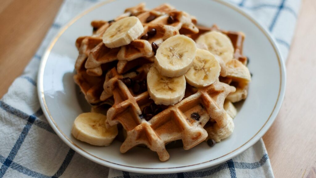 As bananas são uma fruta saudável, mas não são a melhor opção para o café da manhã. Os cientistas explicam por quê.