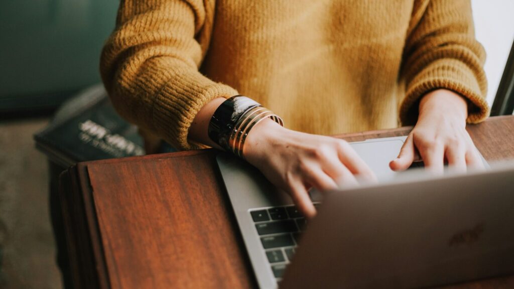 O laptop superaquece durante o uso: estas etapas o ajudarão a resolver o problema
