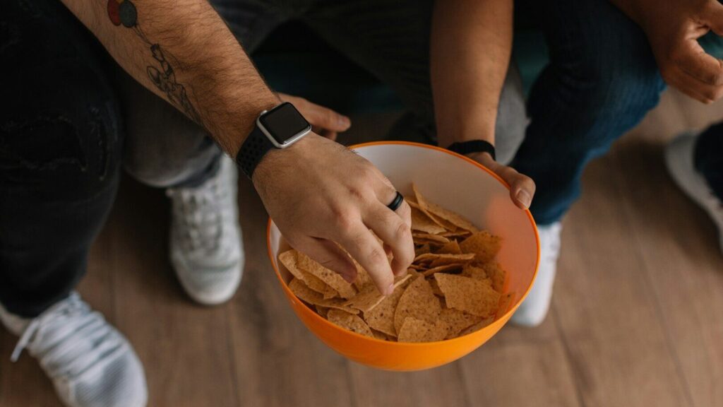 Você não está culpando as batatas fritas por nada: Estes são os alimentos que aumentam seu sal mais do que as salsichas