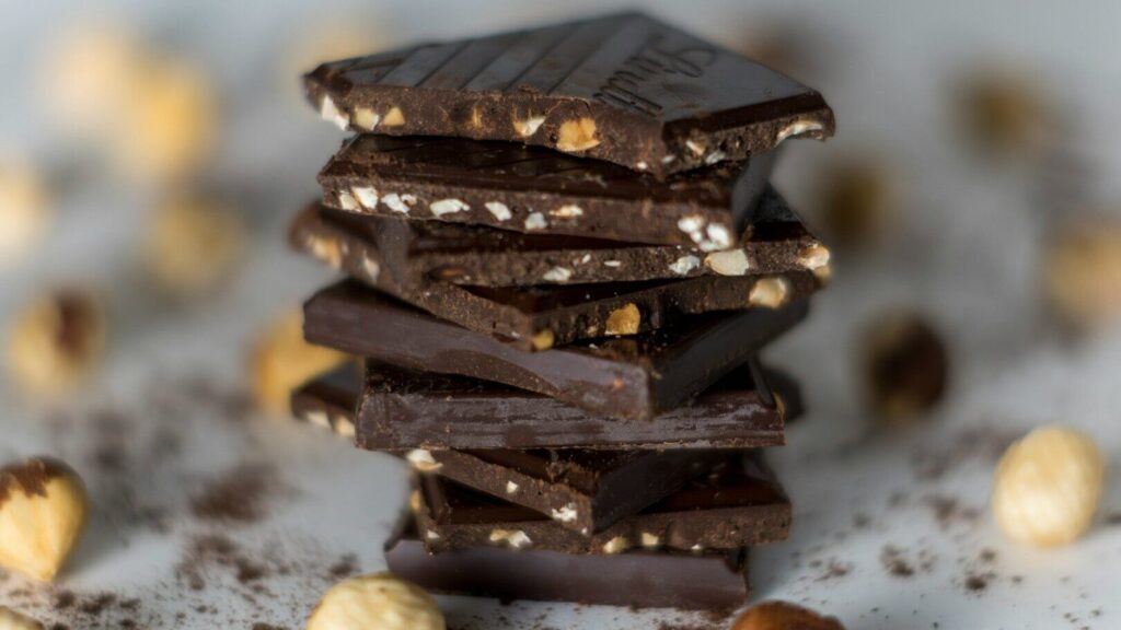 É o lanche doce perfeito para o inverno: Por que vale a pena comer chocolate com nozes