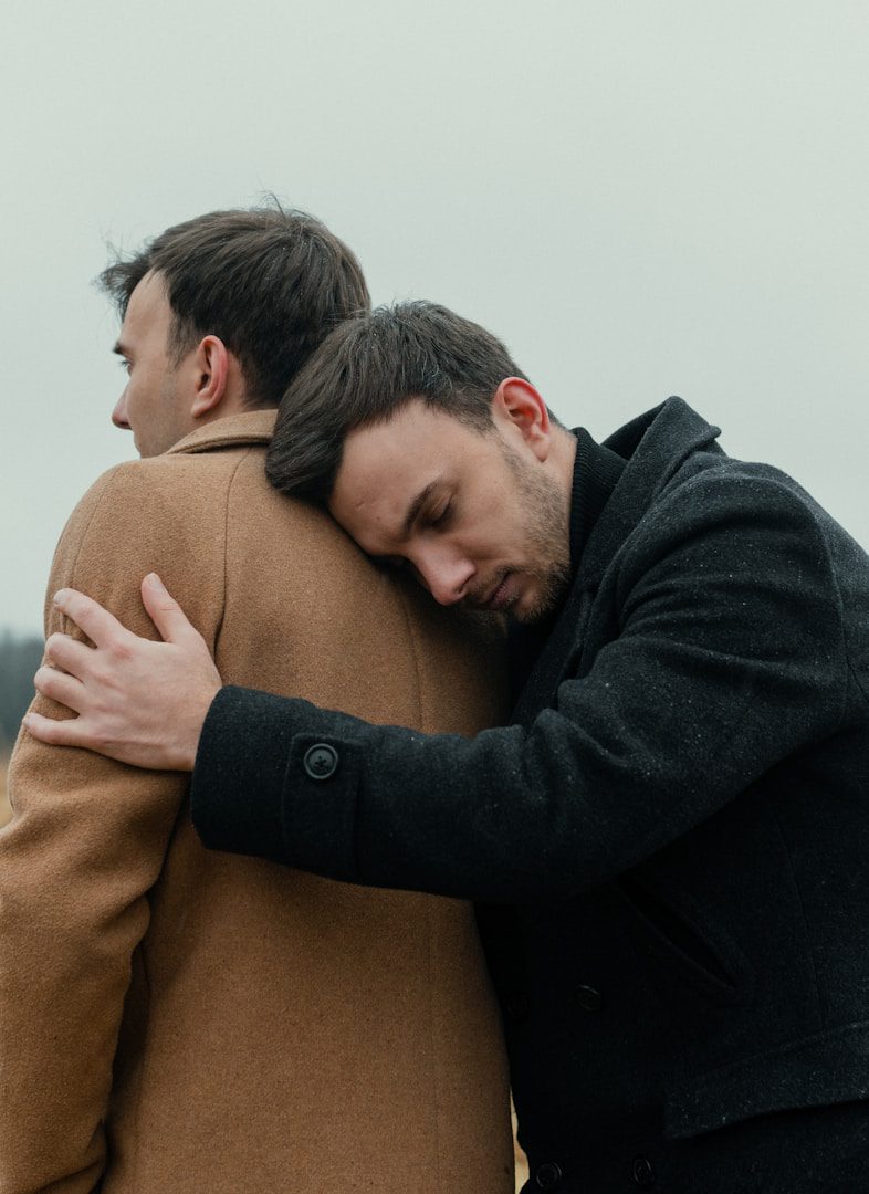 Até mesmo os homens podem ser emotivos, sensíveis e compreensivos. Muitas vezes, mais do que algumas mulheres.