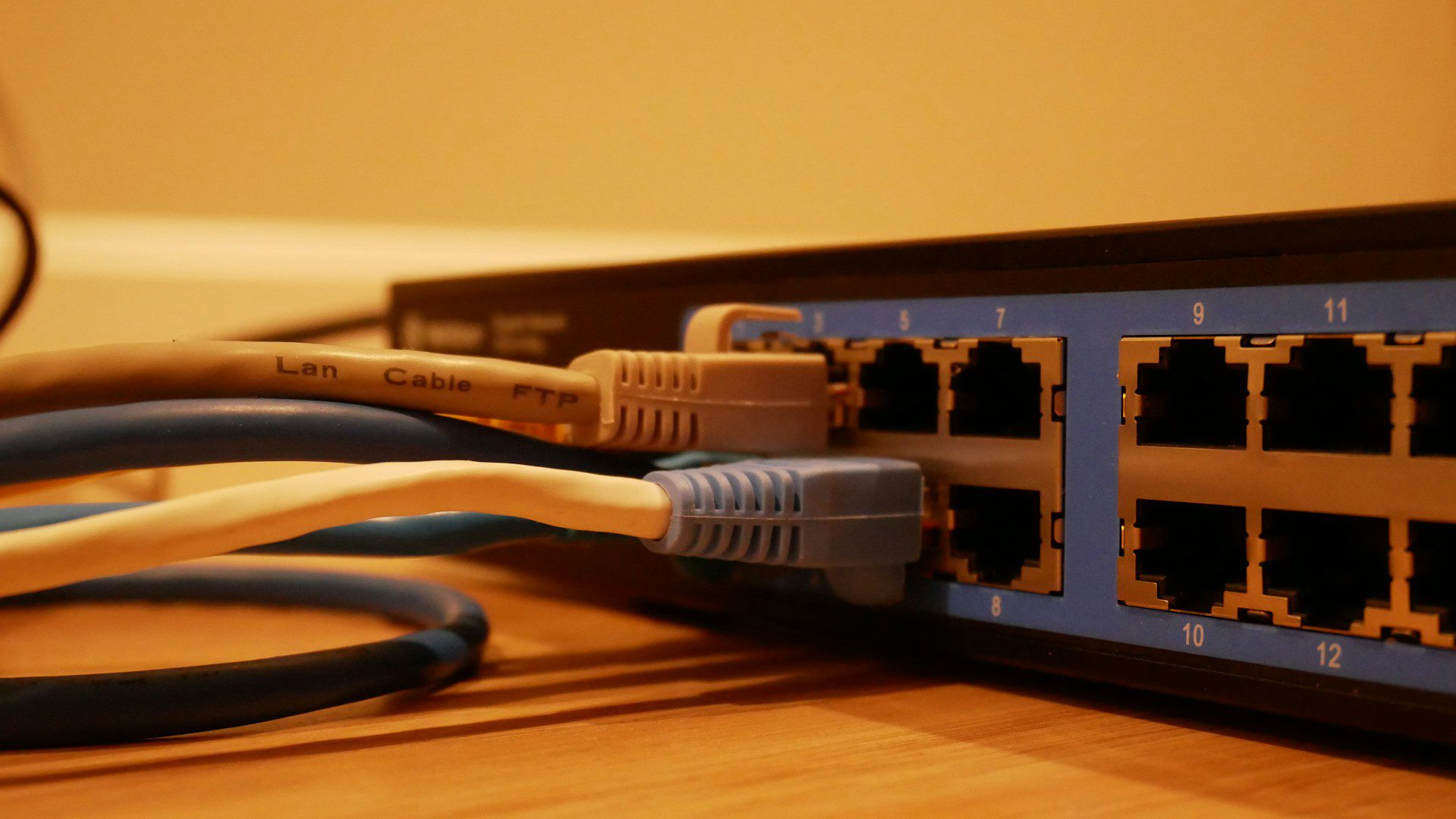 A Internet lenta em sua casa pode não ter nada a ver com uma conexão ruim. A culpa pode ser das configurações do roteador.