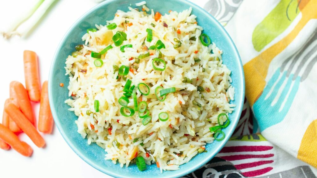 O arroz não precisa ser apenas um alimento chato. Se você souber como temperá-lo adequadamente, poderá transformá-lo em uma iguaria que você vai adorar.