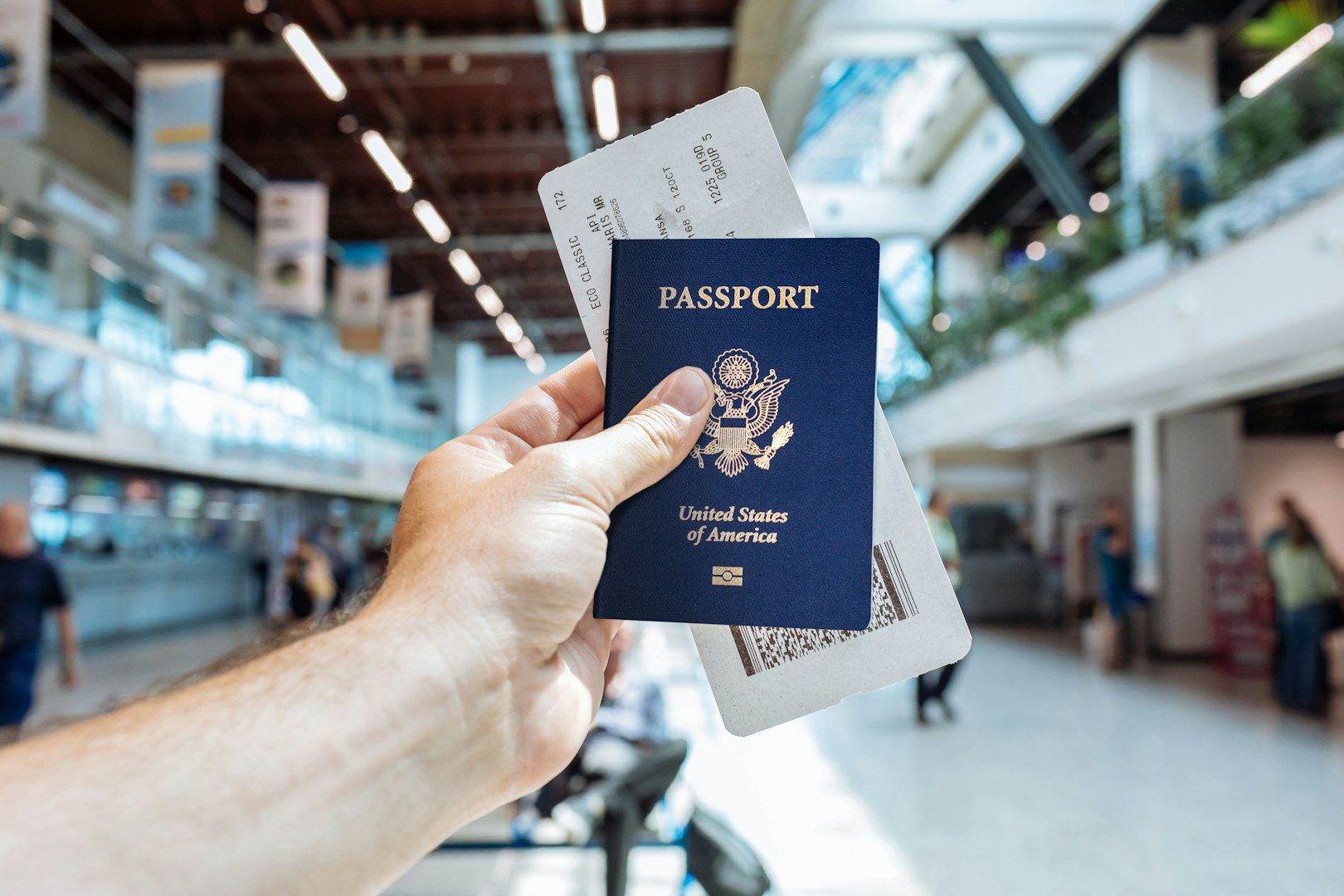 Se estiver planejando viajar para os EUA, verifique se o seu passaporte permite essa viagem.