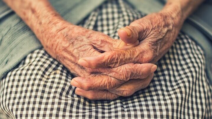 Pouquíssimas pessoas no mundo vivem até os 100 anos. O que exatamente distingue essas pessoas dos outros idosos que morrem em seus 80 ou 90 anos?