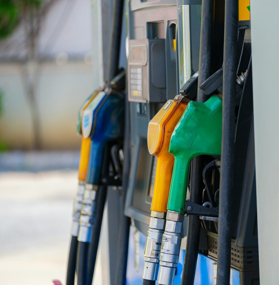 A produção de gasolina usando água, luz solar e CO2 já foi teorizada anteriormente. Mas a ciência avançou. Será que isso é realmente possível agora?