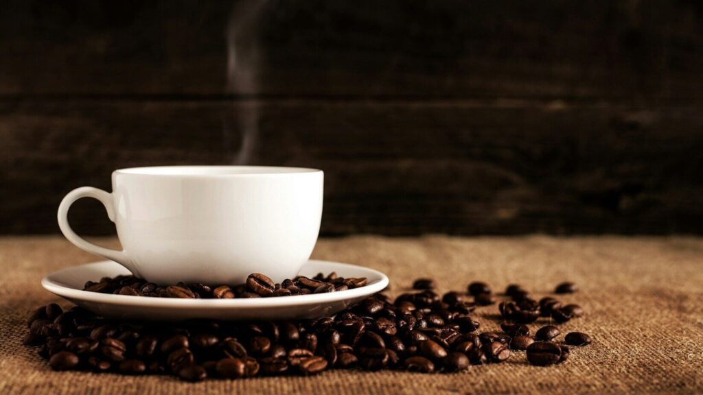 Beba café todos os dias: 4 xícaras podem proteger o corpo contra alguns tipos de câncer, segundo estudo