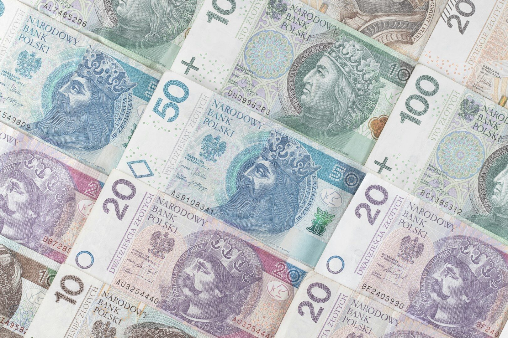 Um número recorde de poloneses receberá o benefício especial de PLN 7.000 por mês este ano.